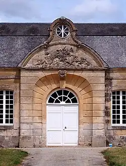 Le portail de l'orangerie.