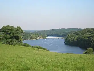 La retenue d'eau sur l'Orne à Rabodanges.