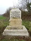 La stèle érigée en souvenir de Michel Dubois.