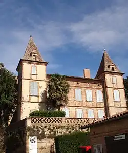 La façade principale du château
