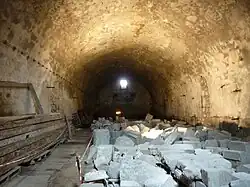 Vue intérieure. L'éclairage était assuré par une baie haute en pignon,