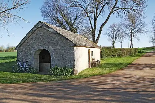 Lavoir-abreuvoir de Prairay côté est.