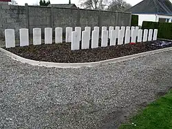 L'ensemble des tombes du carré militaire.