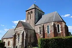 Vue du clocher au-dessus du transept et du chœur de l'église.