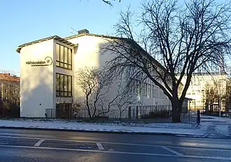 Hällsboskolan.