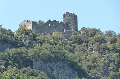 Le château de Fressac, accessible depuis un chemin partant du hameau des Montèzes (Monoblet).
