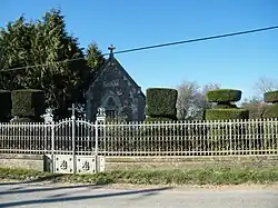 Chapelle funéraire vers Le Fay.