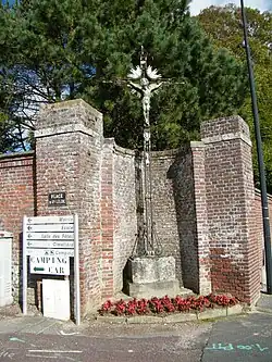 Calvaire sur la place.