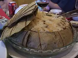 Riz cuisiné dans une feuille de lotus, Australie.
