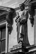 Statue de Philippe Lemaire dans la cour du Louvre