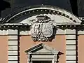 Fronton avec armoiries du château de Buisson-Rond