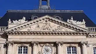 Fronton méridional.