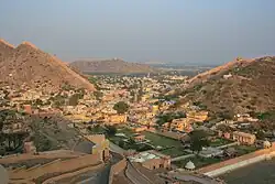 Vue sur la vieille ville d'Amber depuis le fort.