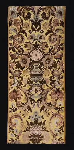 Photographie d'un panneau de soie réalisé par la maison Prelle.