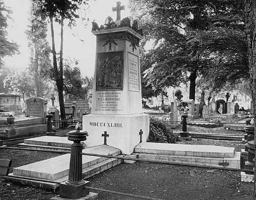 Monument funéraire de la famille Lonkienne-D'Heusy, 1844 (granite et fonte ; photographie de 1981 du KIK-IRPA), Liège, cimetière de Robermont.