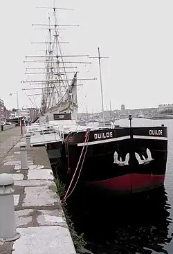 2008 - La Guilde devant le Duchesse Anne