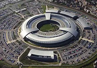 Vue aérienne du « Doughnut », le siège du GCHQ depuis 2006, à Benhall, Cheltenham.