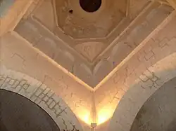 Intérieur (plafond).