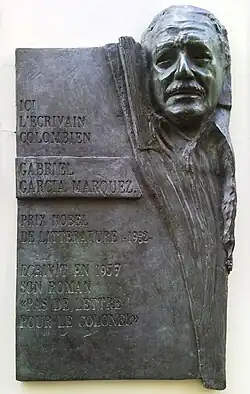 No 16 : plaque en l'honneur de Gabriel García Márquez.