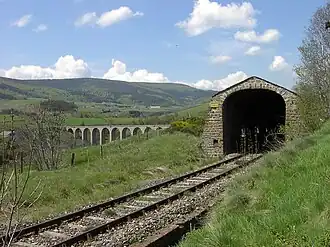 Entrée de la galerie pare-congère de la Crouzette (130 m), à l'Est du viaduc.