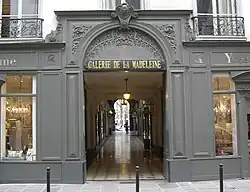 No&nbsp;30 : entrée, rue Boissy-d'Anglas, de la galerie de la Madeleine.