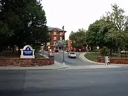 Entrée de l'université.