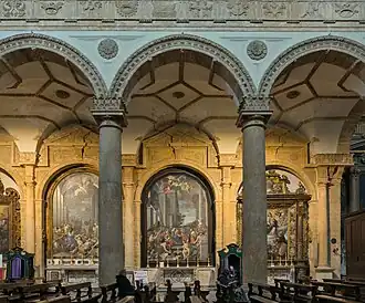 Le collatéral gauche et ses tableaux.