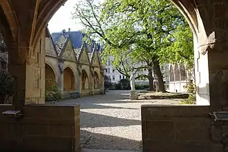 Le cloître, également...