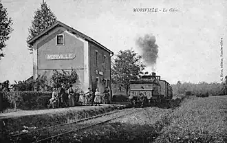Carte postale montrant l'ancienne gare de Moriville