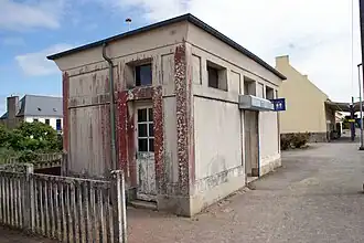 Toilettes sur le quai de la voie 2.