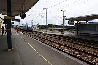 Voies et quais, avec une Z 21500.