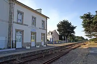 Plateforme pour deux voies et deuxième quai.