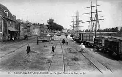 Voies ferrées sur le port.