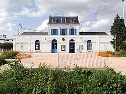 Bâtiment voyageursvu côté couravant rénovation.