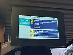 Écran d'informations en gare d'Issy-Val de Seine