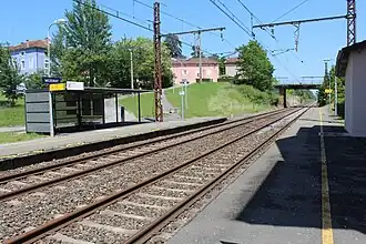 À droite le pont routier.