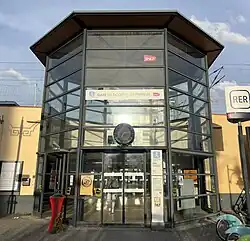 L'accès « Place du Théâtre ».