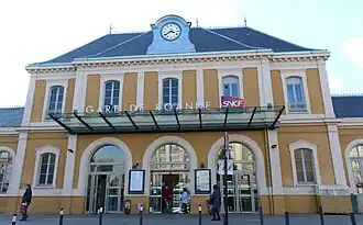 Façade d'entrée sur rue.