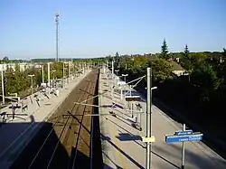 Les quais côté Paris, depuis le pont de la RN 184.