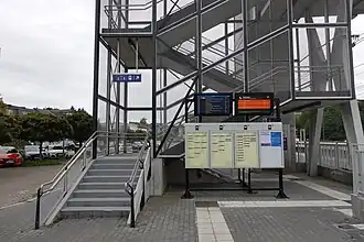 Accès à la passerelle.