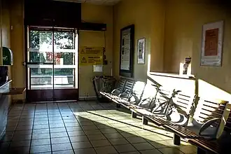 Intérieur du bâtiment voyageurs.