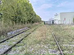La voie marchandises le long d'un ancien quai et l'installation terminale embranchée d'une entreprise