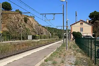Voies et quais en direction de Narbonne.