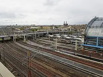 Vue du sud de la gare, avec la gare de triage au fond.