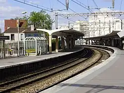 Quais et voies en regardant vers le nord, depuis le quai pour Robinson.