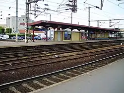 Quai central commun aux voies 2 et 4 pour Paris.