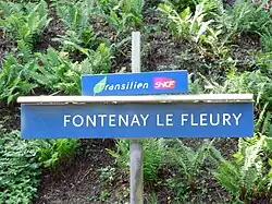 Panneau indiquant le nom de la gare.