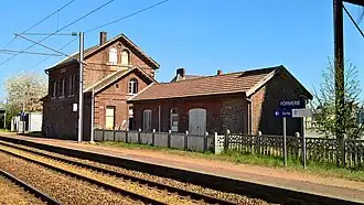 Remise et ancien bâtiment voyageurs.