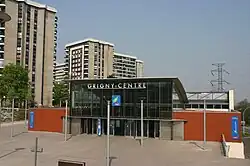 La gare de Grigny-Centre devant Grigny 2.