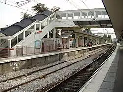 Vue en direction de Saint-Rémy-lès-Chevreuse depuis la tête du quai pour Aéroport CDG 2/Mitry - Claye.